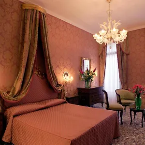 Casa Pisani Canal Veneza